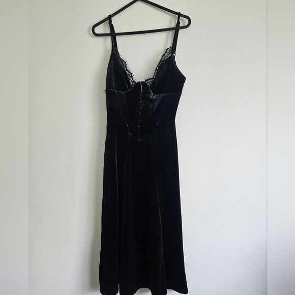 ASOS Design | Dress Black Velvet Cami - Size 6 - Picture 2 of 6